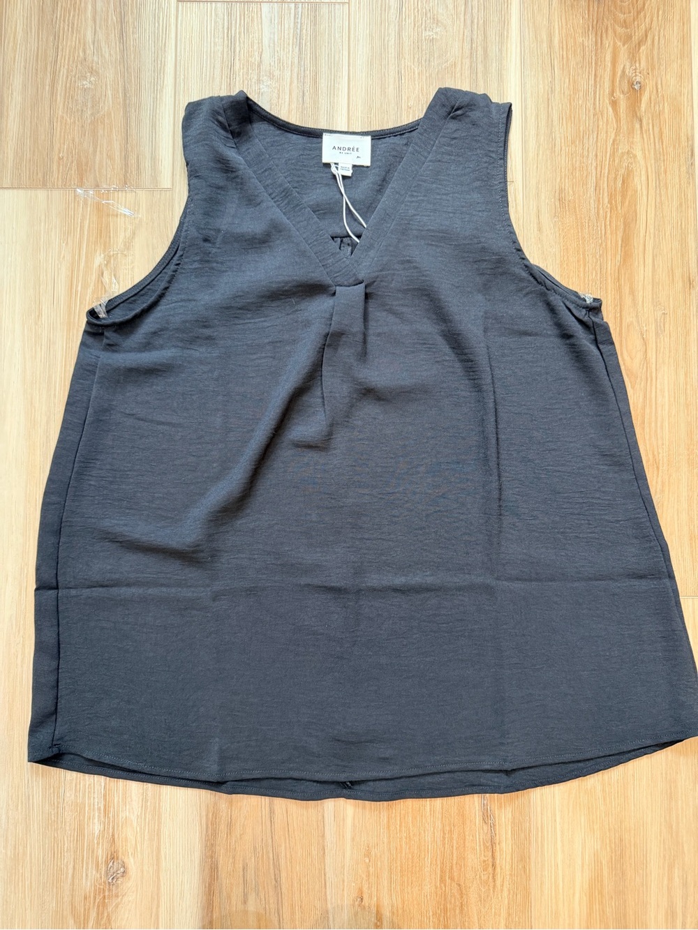ANDREE BY UNIT Black V-Neck Sleeveless Top